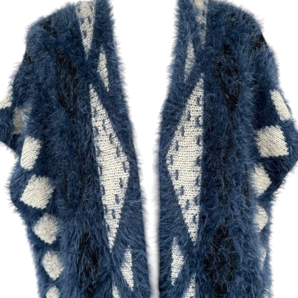 Code Women's Sleeveless Cardigan - Picture 9 of 9